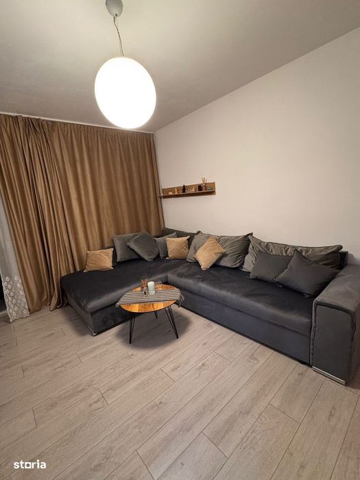 Apartament modern cu doua camere decomandat si loc de parcare, piata P