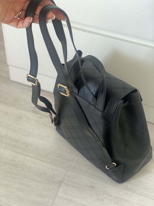 Rucsac Guess, purtat foarte putin