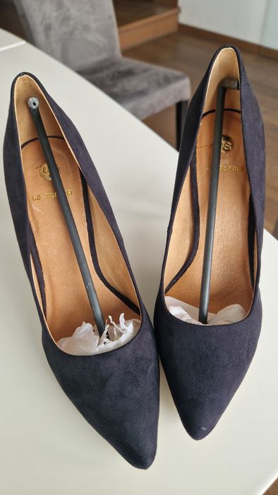 Vând pantofi NOI, eleganti, mărime 40