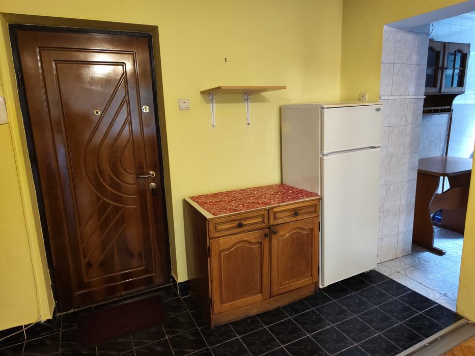Dau în chirie apartament 2 camere semicentral