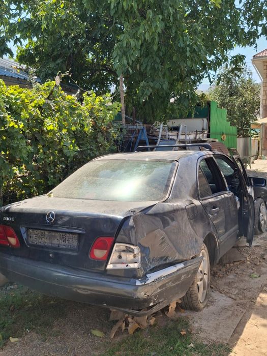 Запчасти Мерседес Бенц Е200