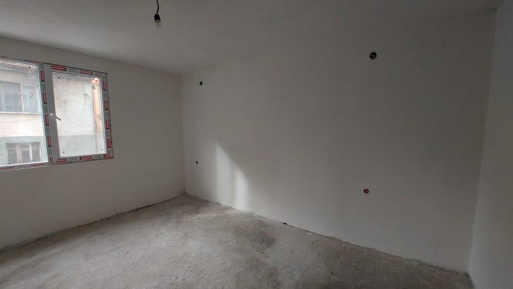 Продава се Многостаен апартамент в Хасково, Училищни - 15 кв.м за 4080 €/кв.м - Снимка #2