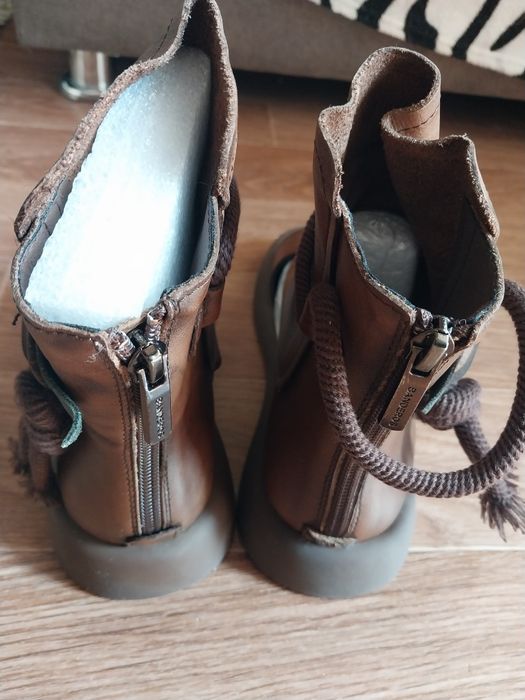 Босоножки кожанные новые.