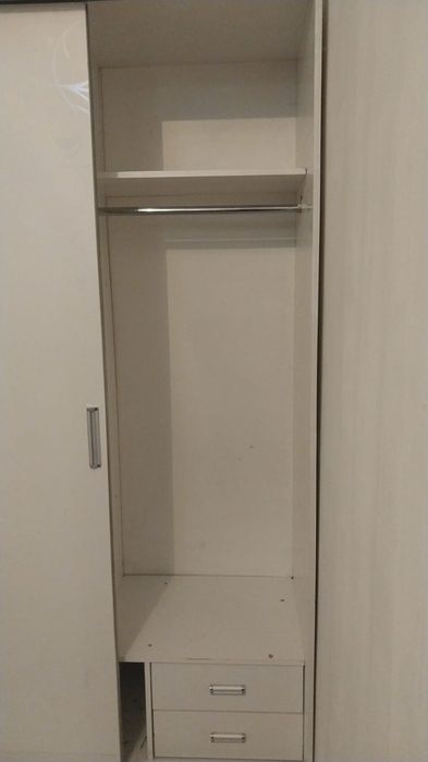 Шкаф белого цвета