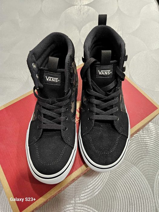 Нови!Детски кецове Vans. Номер -38