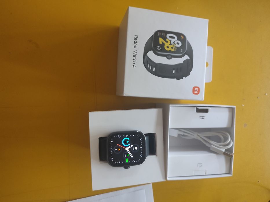 Vand 2 Smar Watch si casti bluetoot