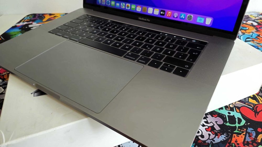 Laptop Macbook PRO 2Tb ssd 15 inch A1707 Quad-Core i7 16 GB RAM
