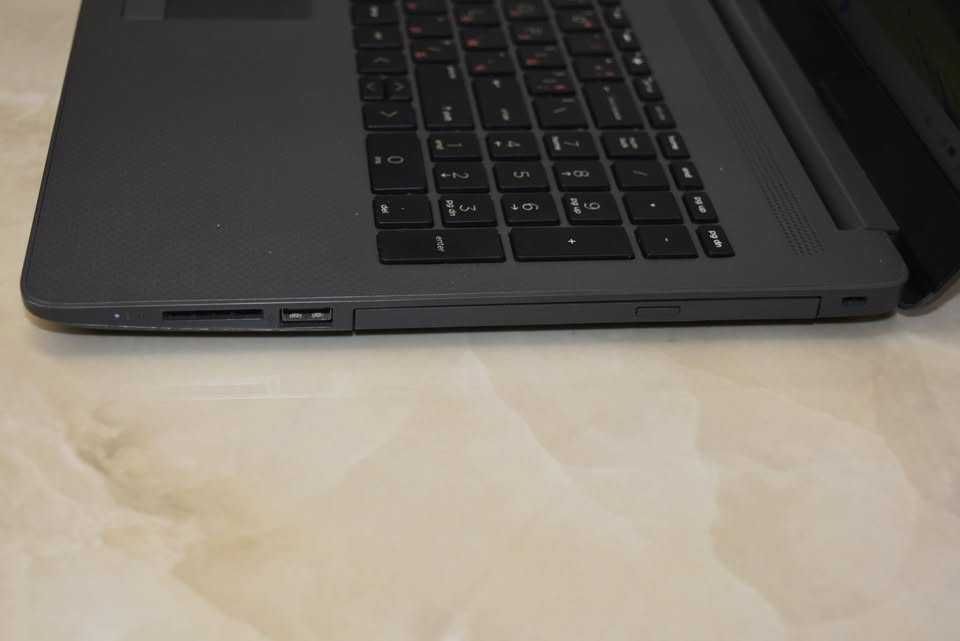 156, inch Laptop HP AMD Ryzen 5 3500U AMD Radeon Vega 8 4GB