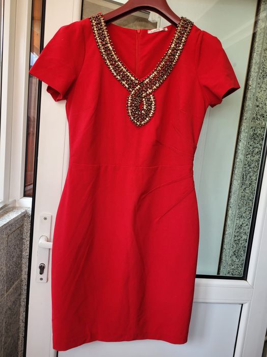 Rochie rosie cu margelute