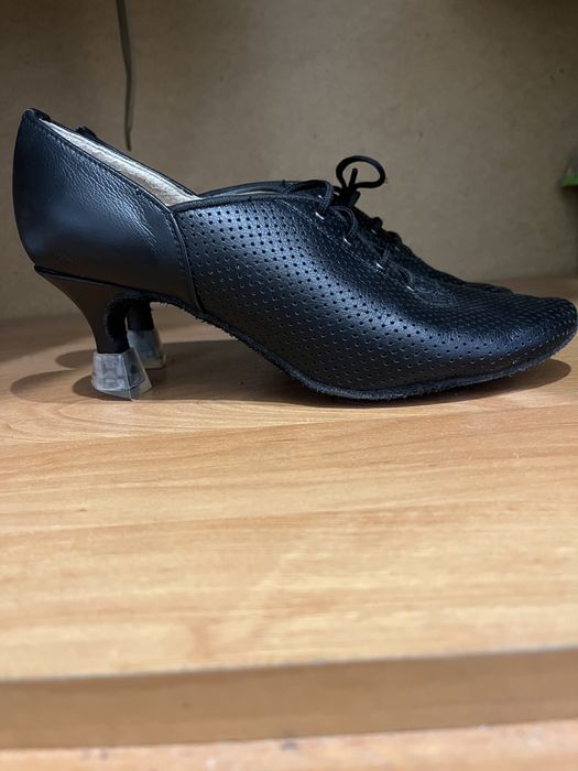 Продам тренировочные туфли