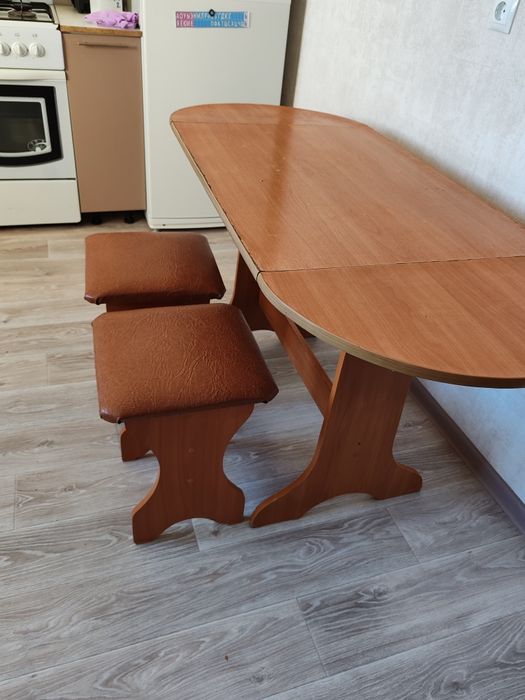 Стол со стульями