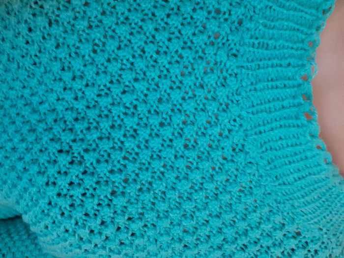 Pulover vernil crosetat