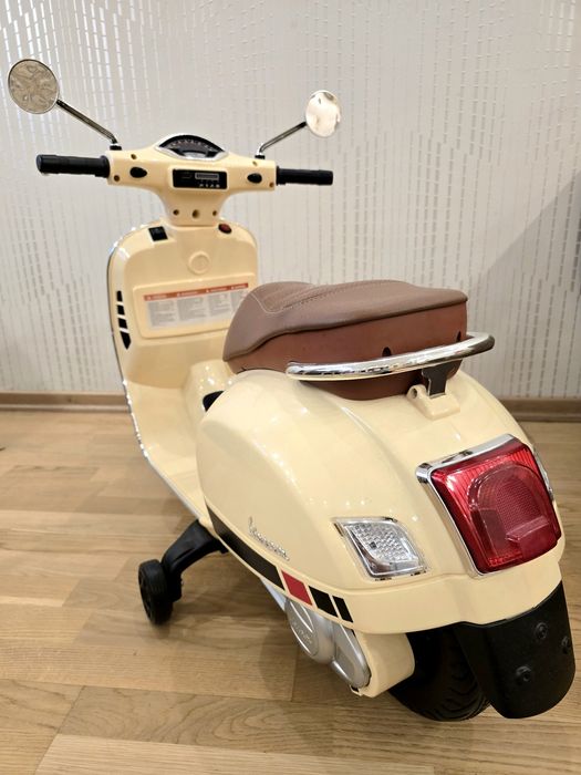 Детски скутер Vespa