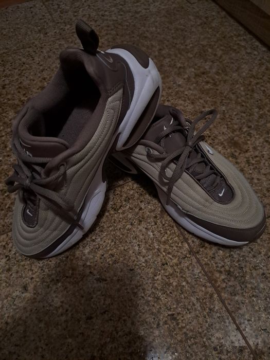 Маратонки Nike кафяви
