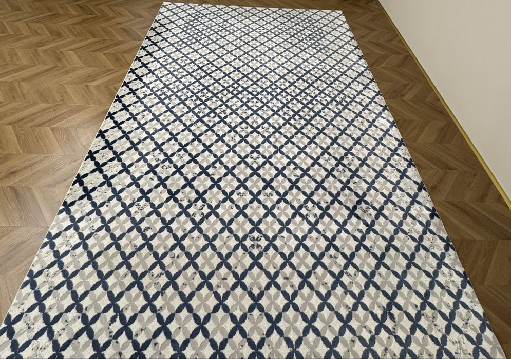 Продам бельгийский легкий ковер 3х2.