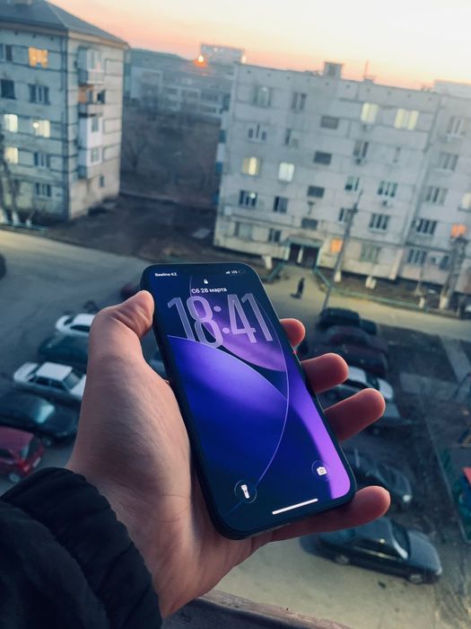 Продам Айфон 13
