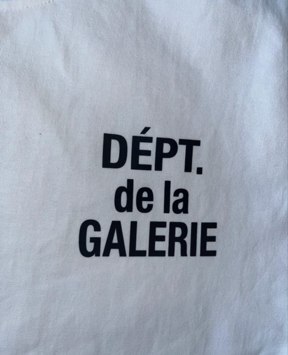 Tricou gallery dept