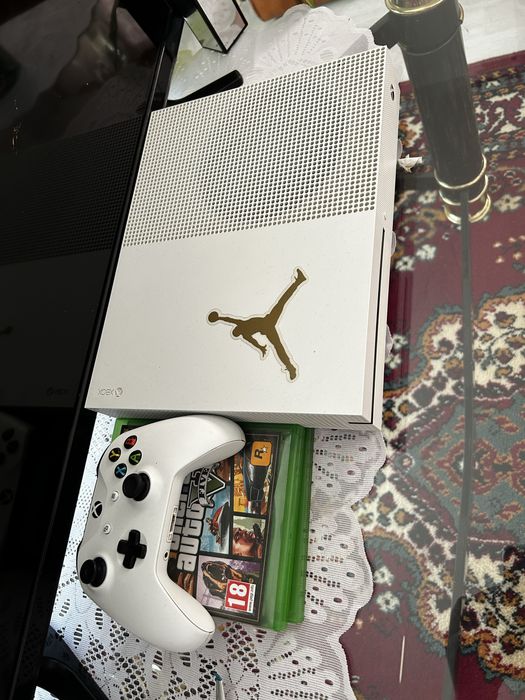 Vand x Când xbox one S slim de un 1TB 4k HD