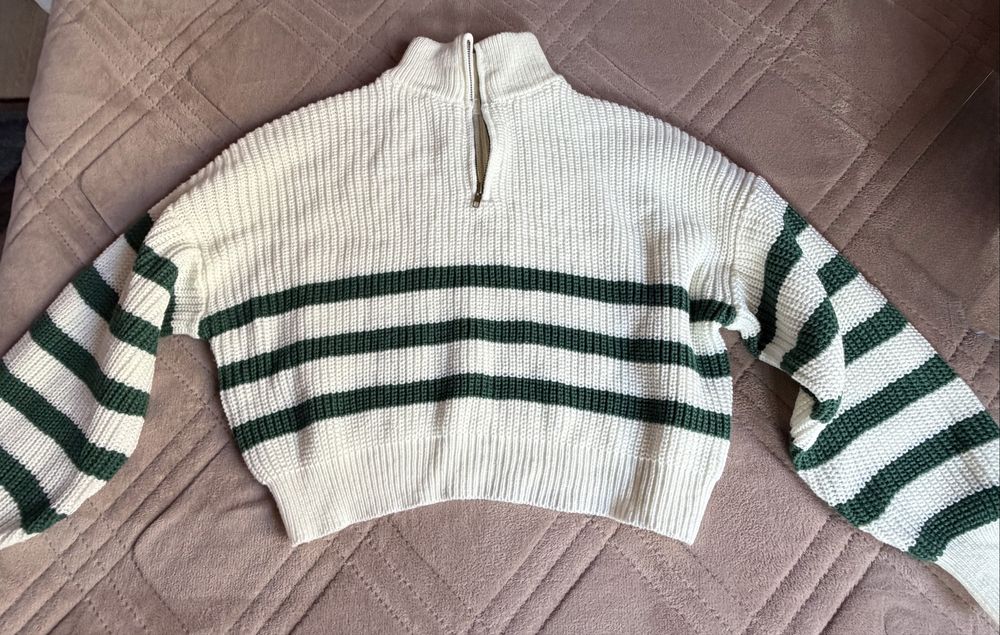 Къс пуловер с цип