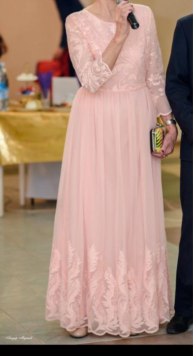 Платья вечерние