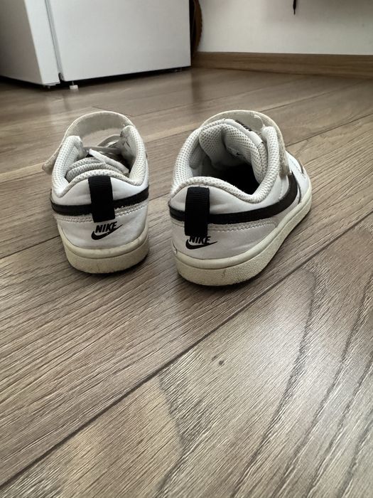 Adidasi Nike ( pantofi)