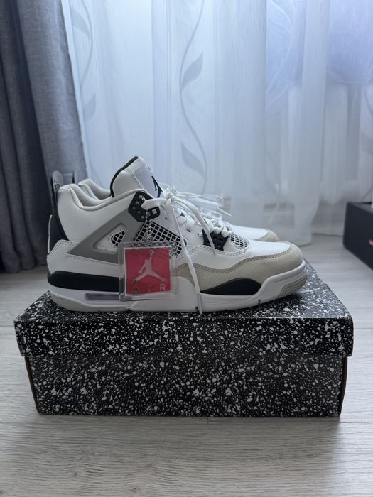 Air Jordan 4 Retro "Military Black"