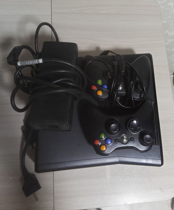 Продам Xbox 360!Есть торг!