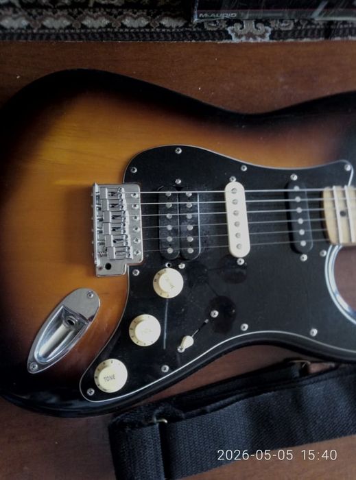 Электрогитара Squier strat