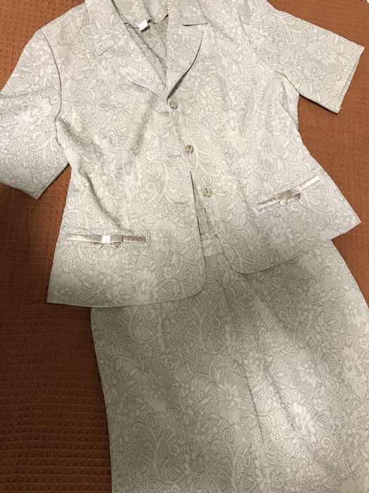 Продам женский костюм и платье