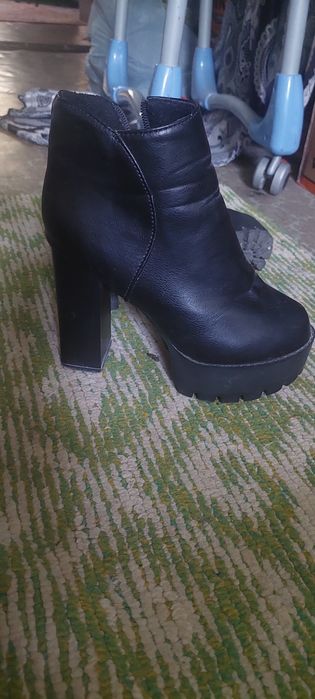 Сапоклар сотилади