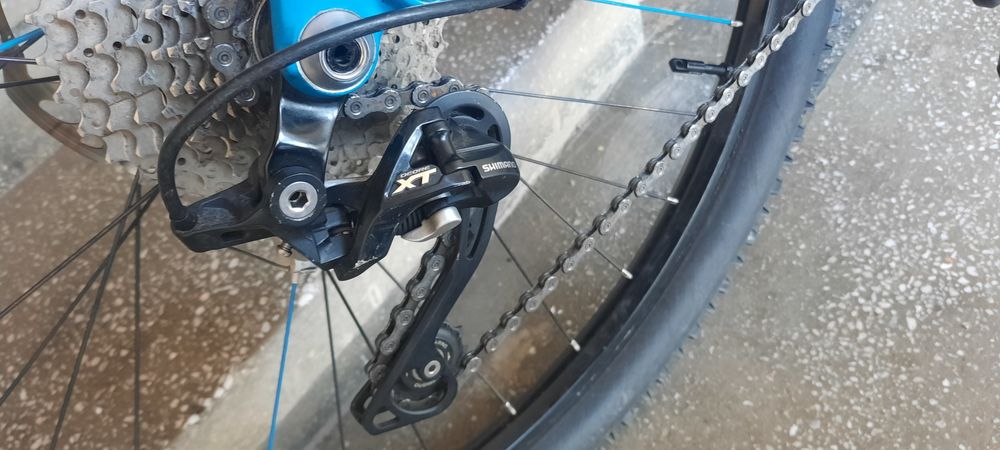 Bicicleta full suspension Rocky Mountain Thunderbolt 750