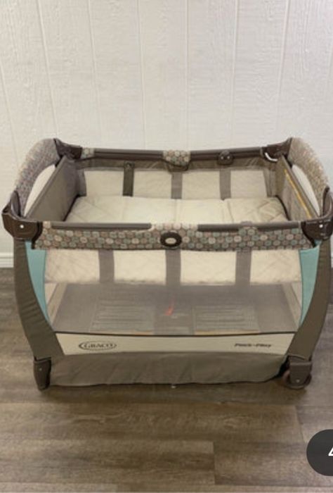 Детская кровать и манеж.