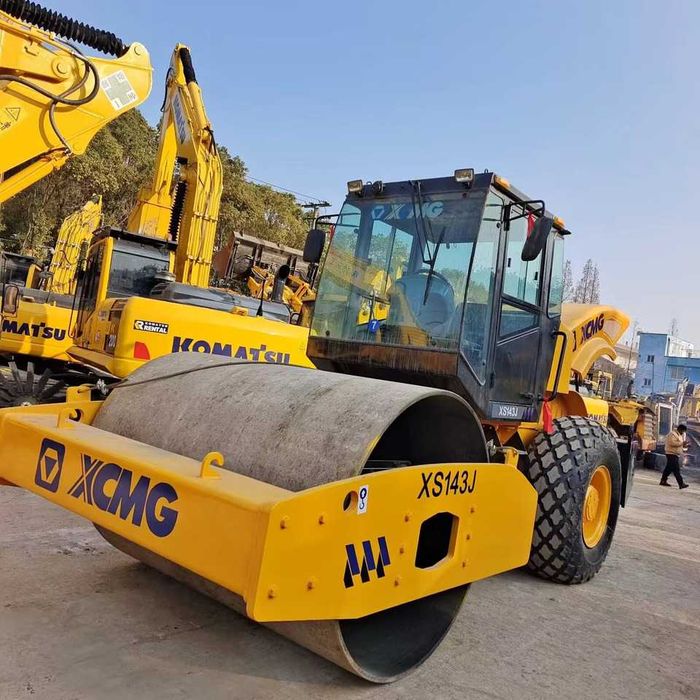 Сотилади Каток одно вальцовый XCMG XS143J 14 тон вибра