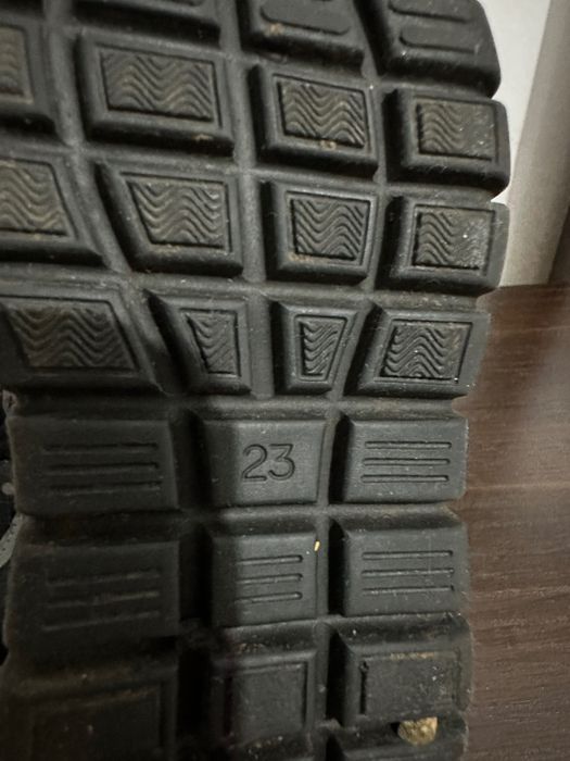Продам детские зимние сапоги