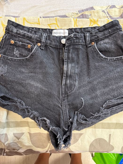 Всички дънки по 15 лева