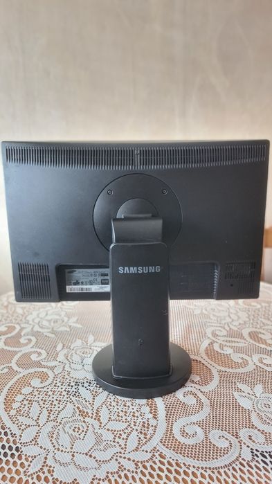 Монитор Samsung SyncMaster 2243SW