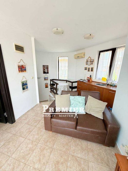 Къща в затворен, охраняем комплекс в Кошарица