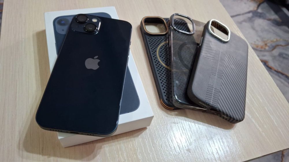 Продам Iphone 13