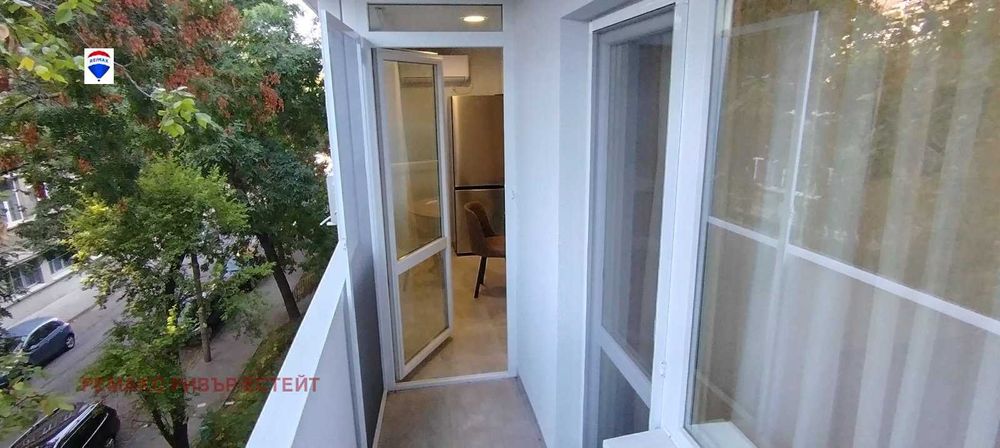 Дава се под наем Едностаен апартамент в Русе, Център - 43 кв.м за 408 € - Снимка #4