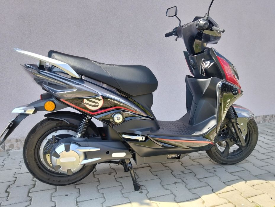 Vând scuter electric
