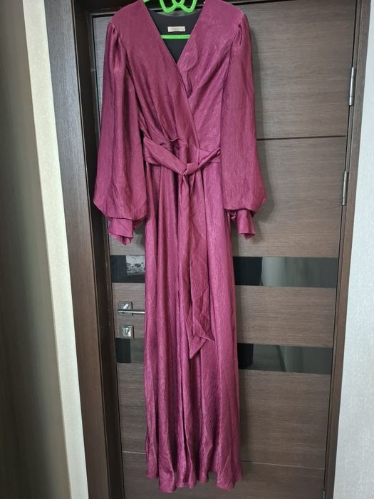 Продаются 3 шикарных платья