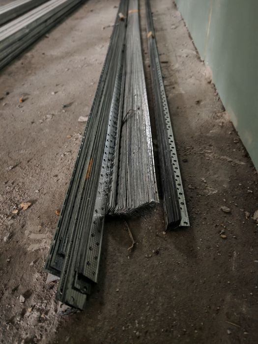 перфорированный уголок 100шт