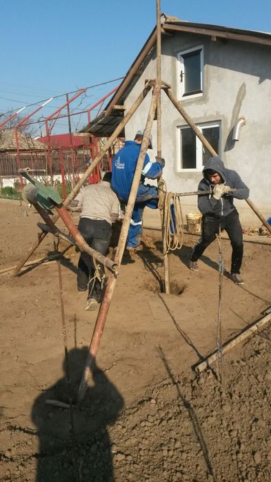 Lucrari foraje puturi cu foreza manuala