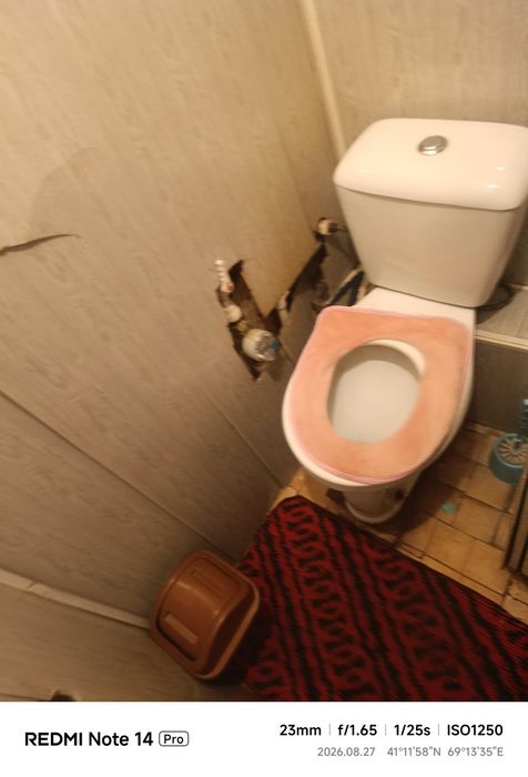 Kvartera qizlar va oyla uch