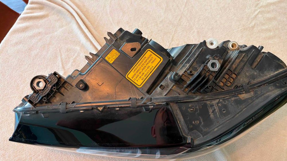 Far stanga original BMW pentru X6 G06 , compatibil si cu BMW X5 G05 , in stare perfecta fara module! Far LASER ShadowLine