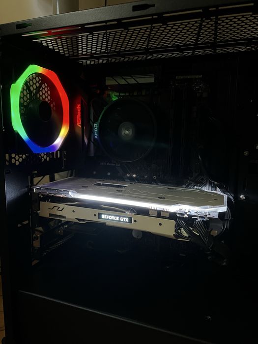 Vand PC de gaming cu 1070ti 16GB RAM Ryzen 5 5600G