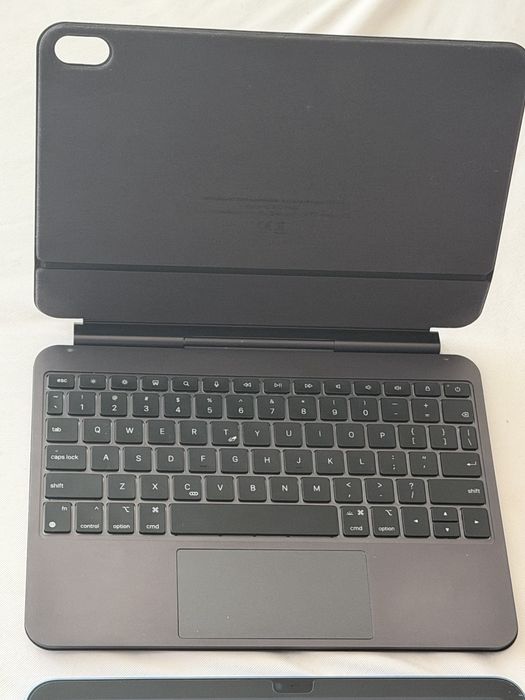 iPad A16 128GB Wi-Fi + клавиатура с тракпад Epico EK40 - гаранция до 08.2028