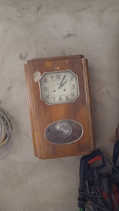 Часы старые настенные