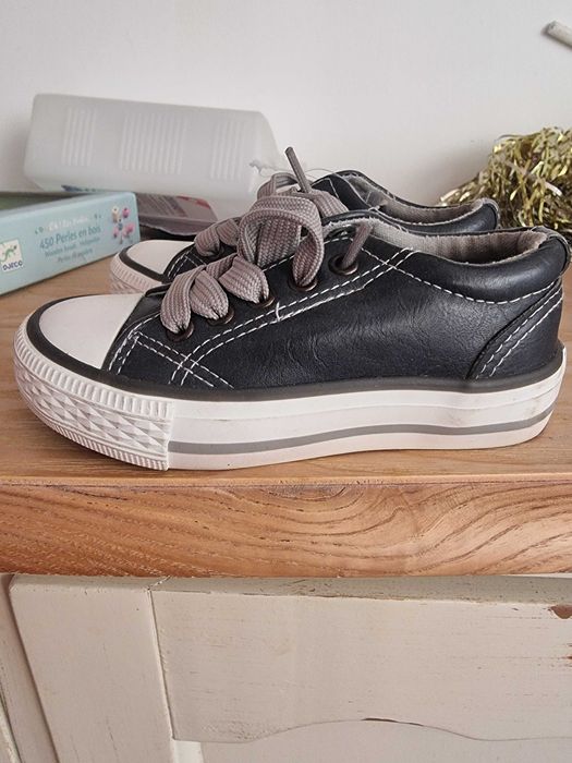 Нови детски обувки + 1 чифт подарък