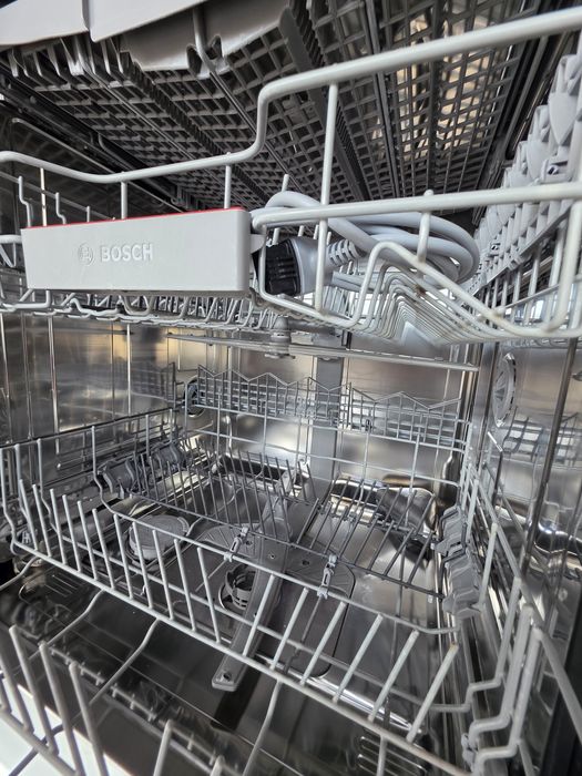 Съдомиялна за частично/полу вграждане Bosch